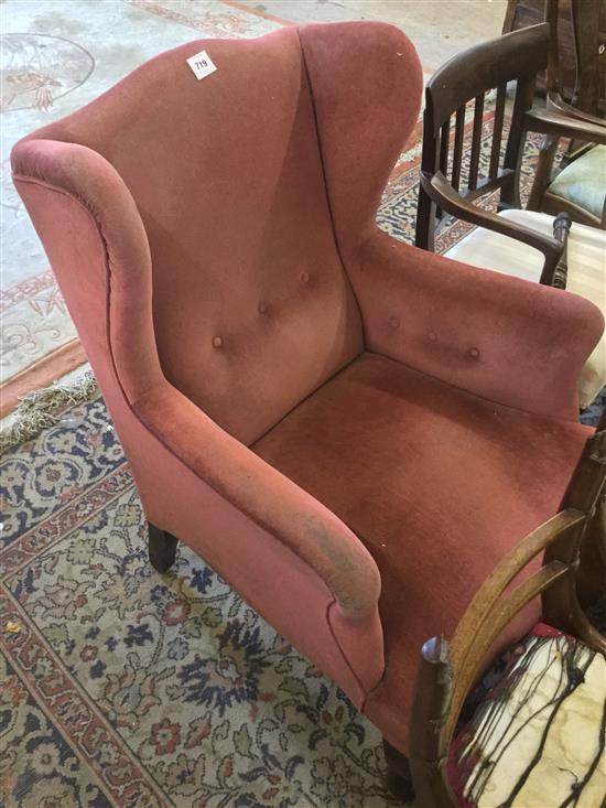 Wingback armchair(-)